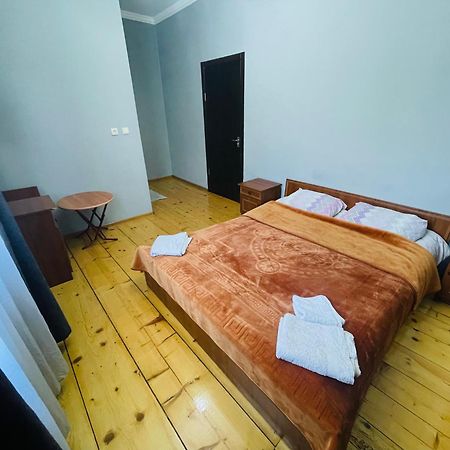 Guesthouse Am Museum 메스티아 외부 사진