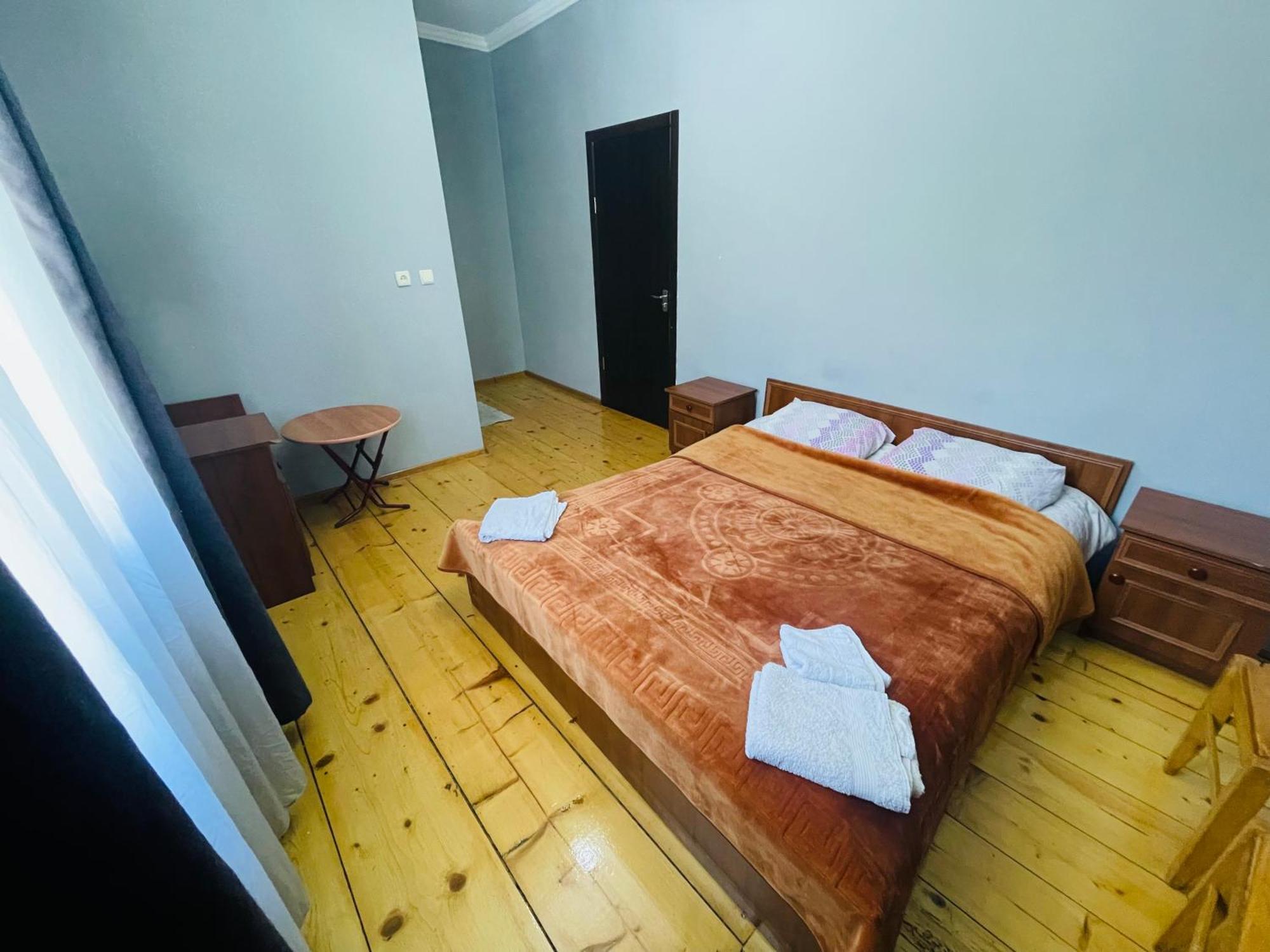 Guesthouse Am Museum 메스티아 외부 사진