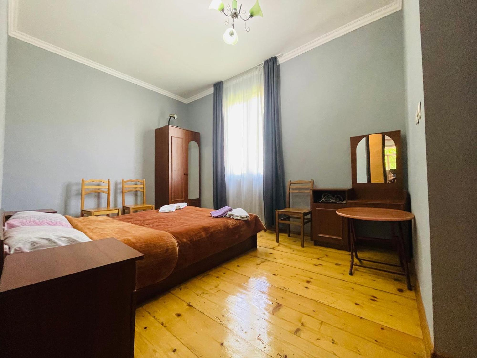 Guesthouse Am Museum 메스티아 외부 사진