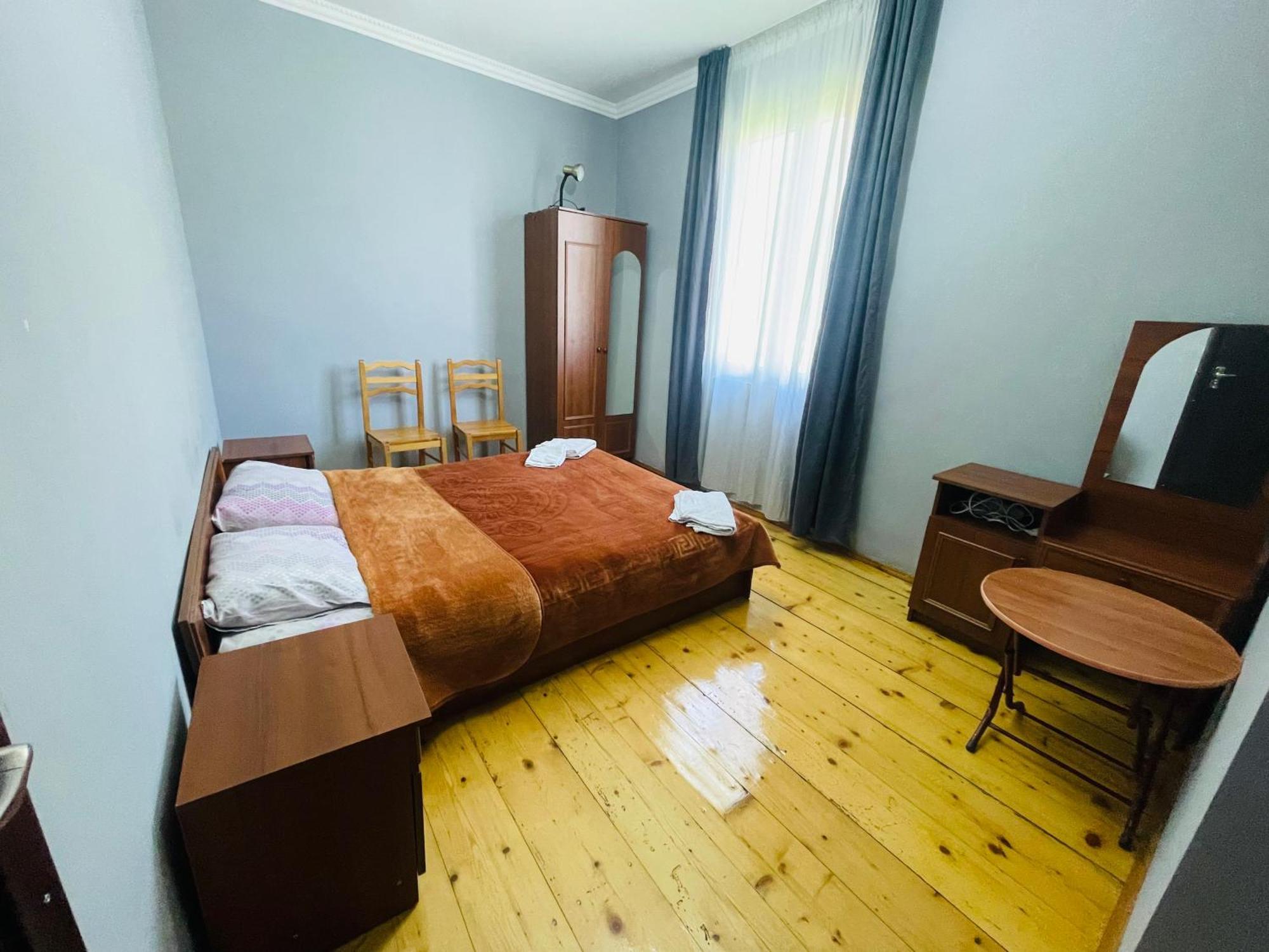 Guesthouse Am Museum 메스티아 외부 사진