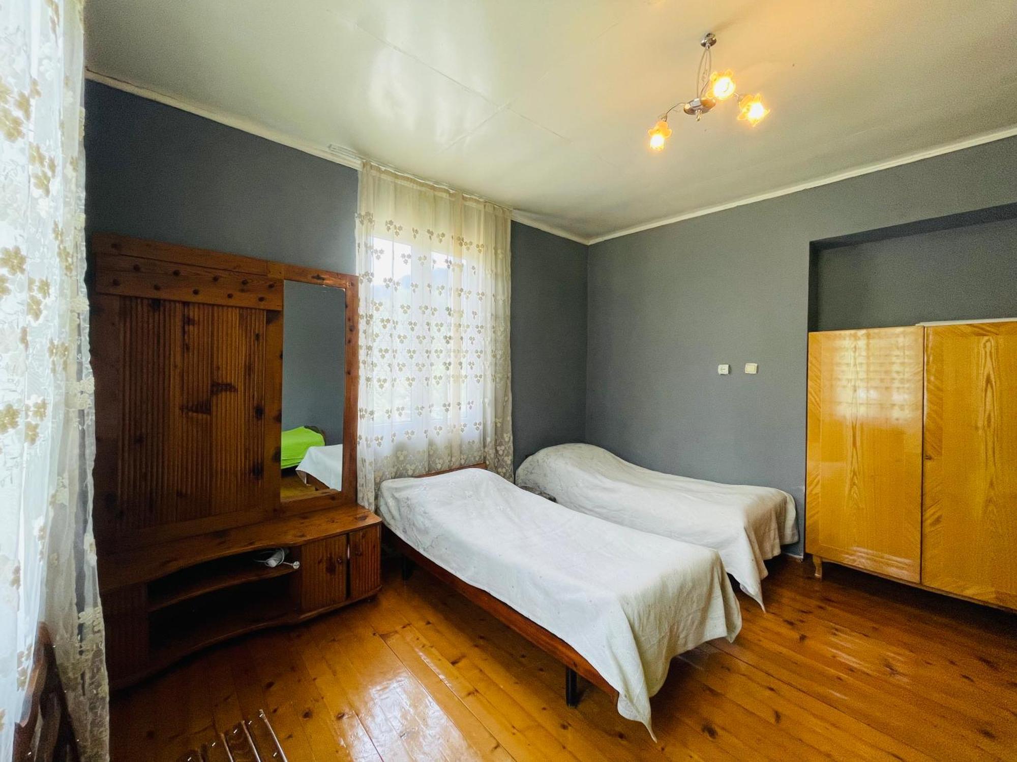 Guesthouse Am Museum 메스티아 외부 사진