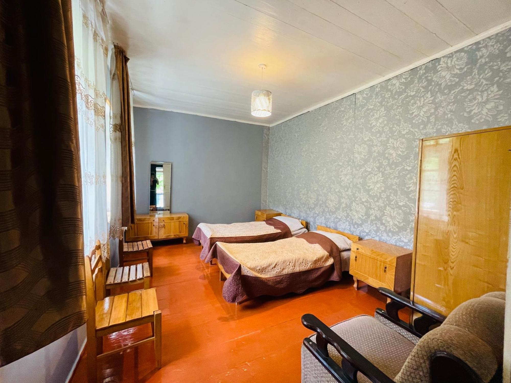 Guesthouse Am Museum 메스티아 외부 사진