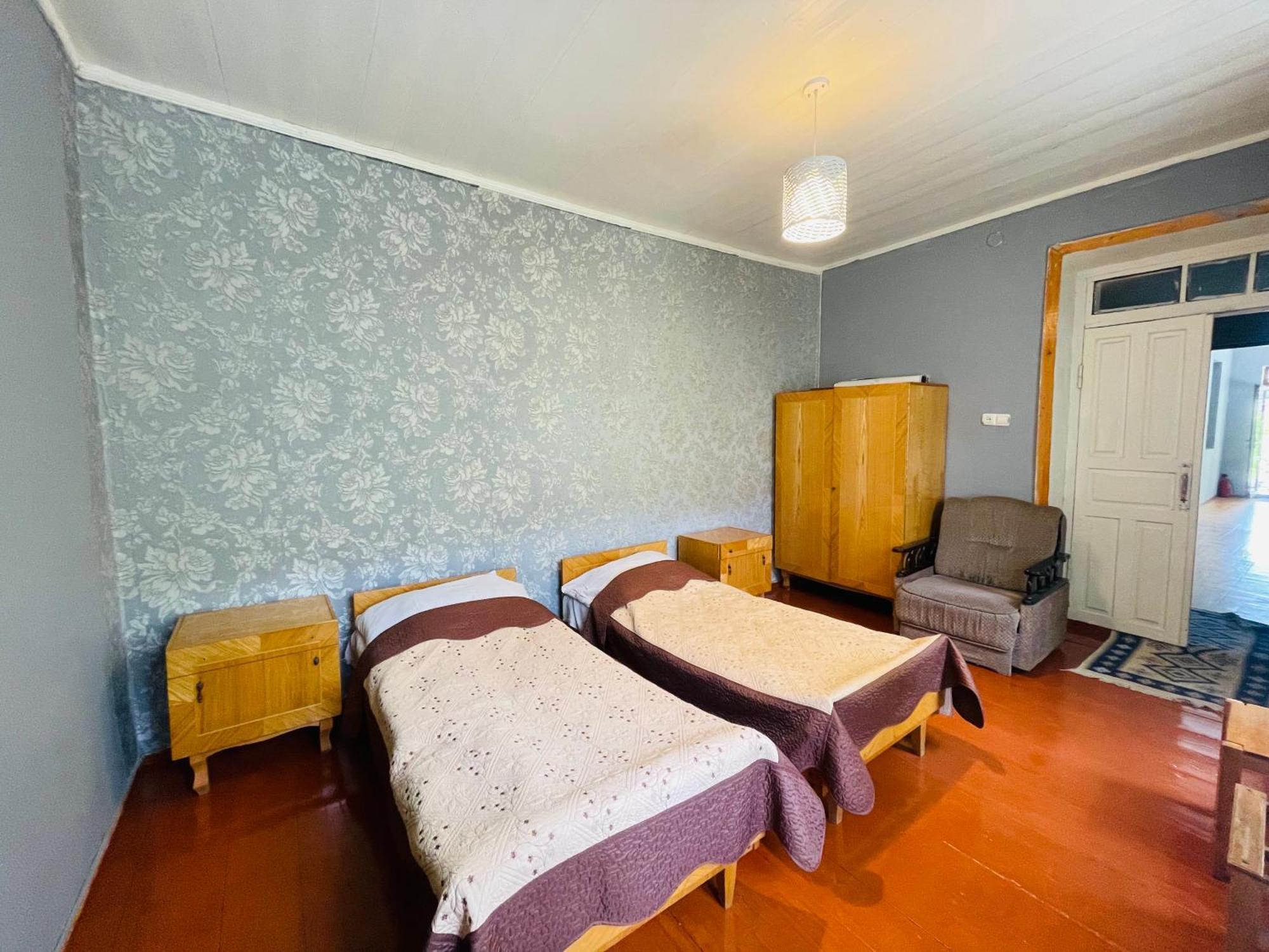 Guesthouse Am Museum 메스티아 외부 사진