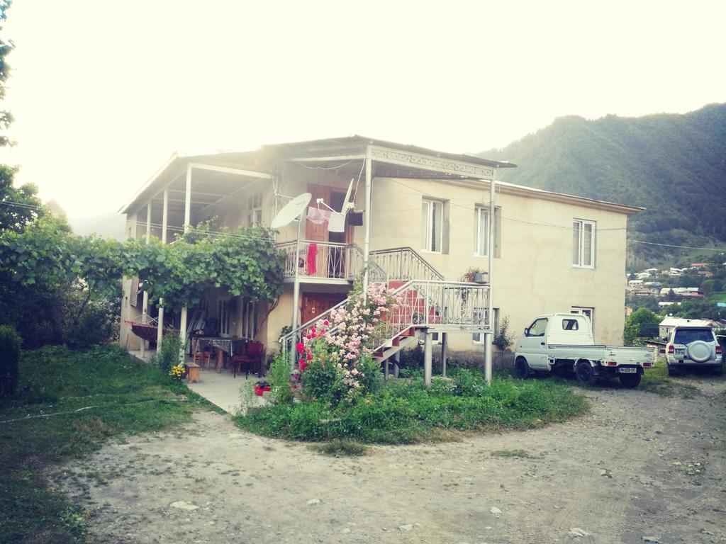 Guesthouse Am Museum 메스티아 외부 사진