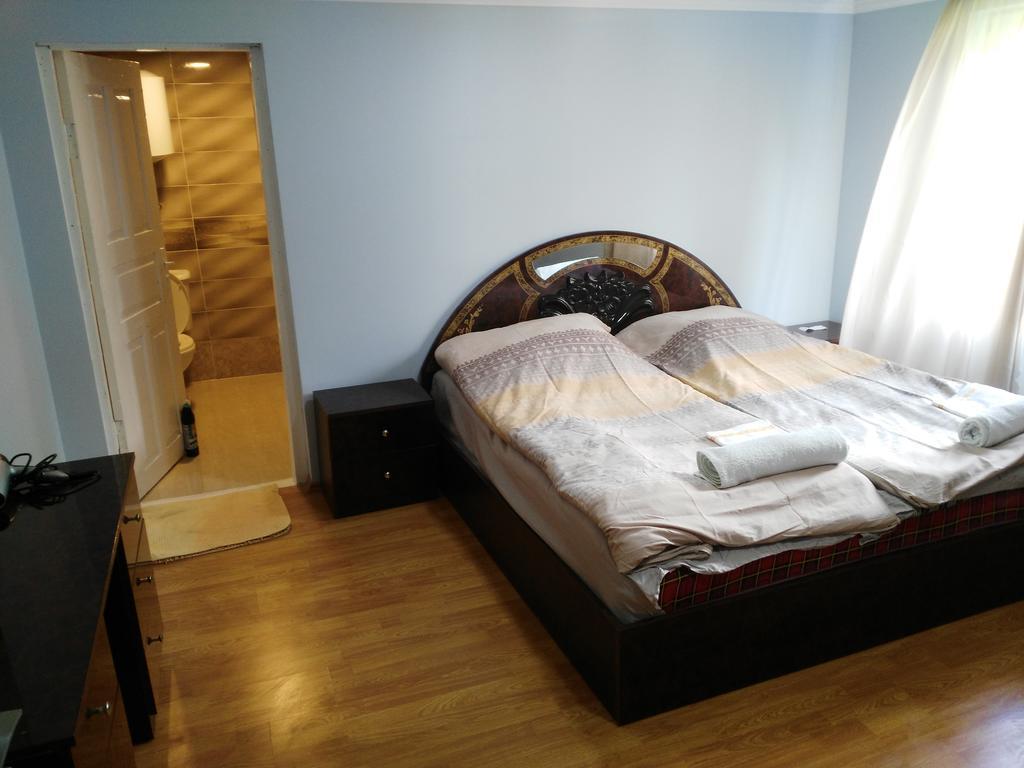 Guesthouse Am Museum 메스티아 외부 사진