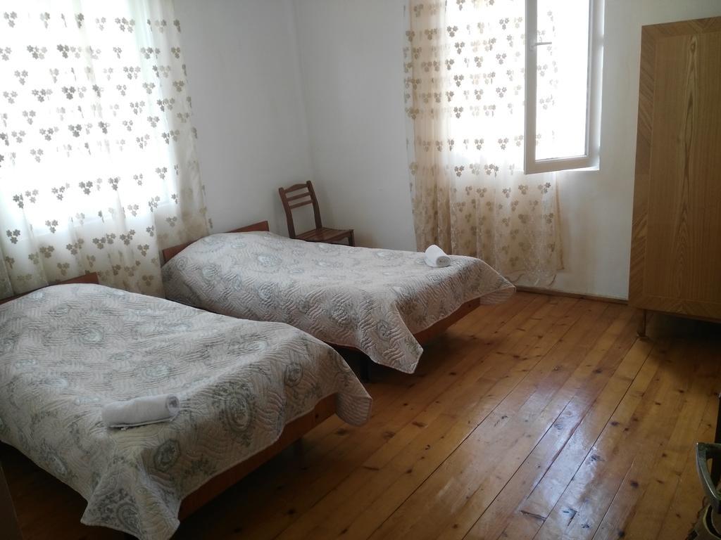 Guesthouse Am Museum 메스티아 외부 사진