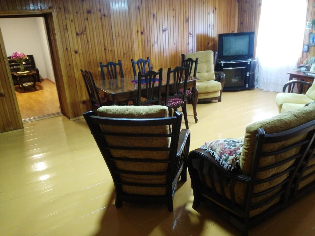 Guesthouse Am Museum 메스티아 외부 사진