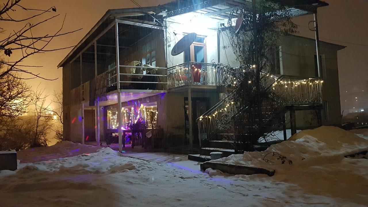 Guesthouse Am Museum 메스티아 외부 사진